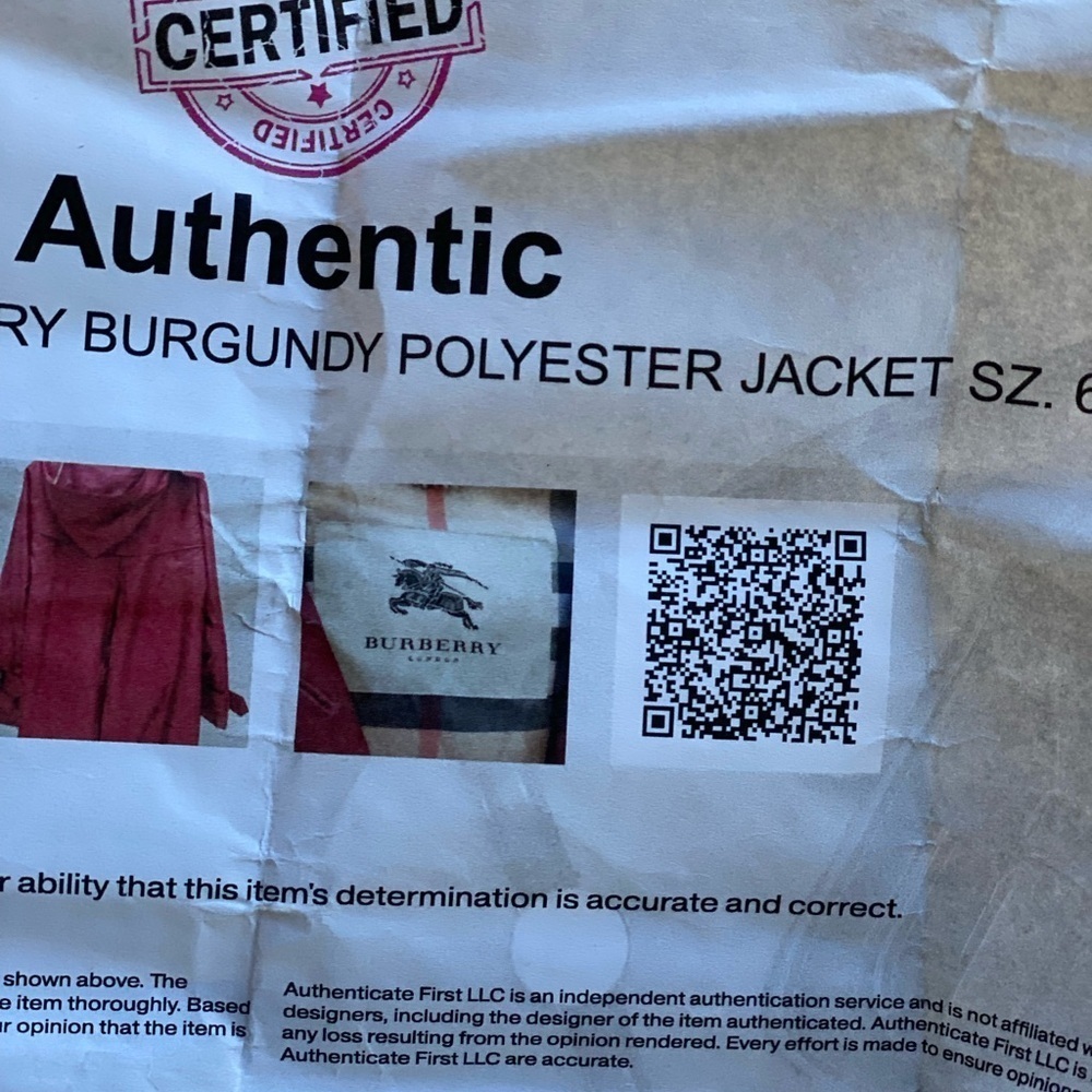 Women’s Burberry Coat with hood and certificate of Authenticity - Picture 12 of 12